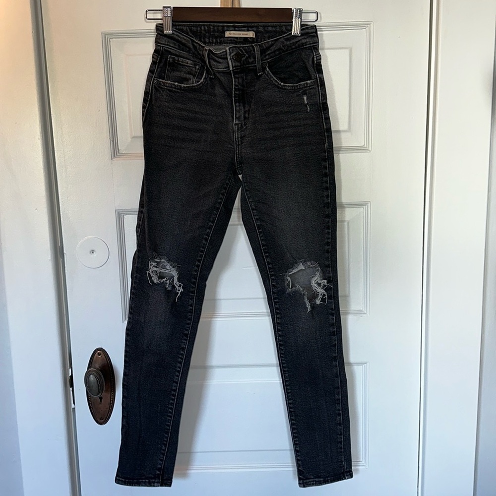 Levi’s 721 High Rise Skinny Black Distressed Jeans Size 26 with Stretch